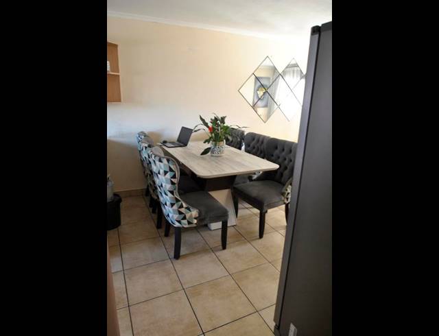 3 BEDROOM TOWNHOUSE FOR SALE IN CASTLEVIEW